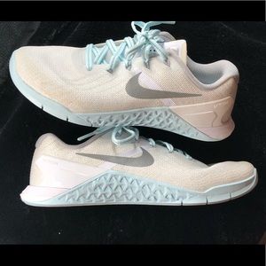 Nike Womens Metcon size 7  Baby Blue & White Shoes